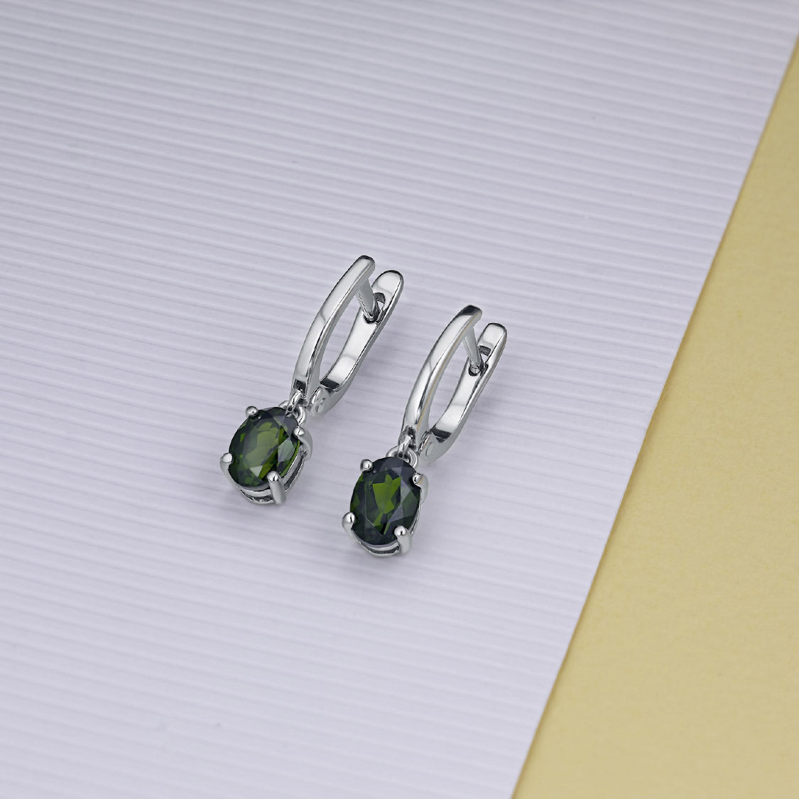 Sterling Silver Earrings with Garnet 2.740 CT.TW