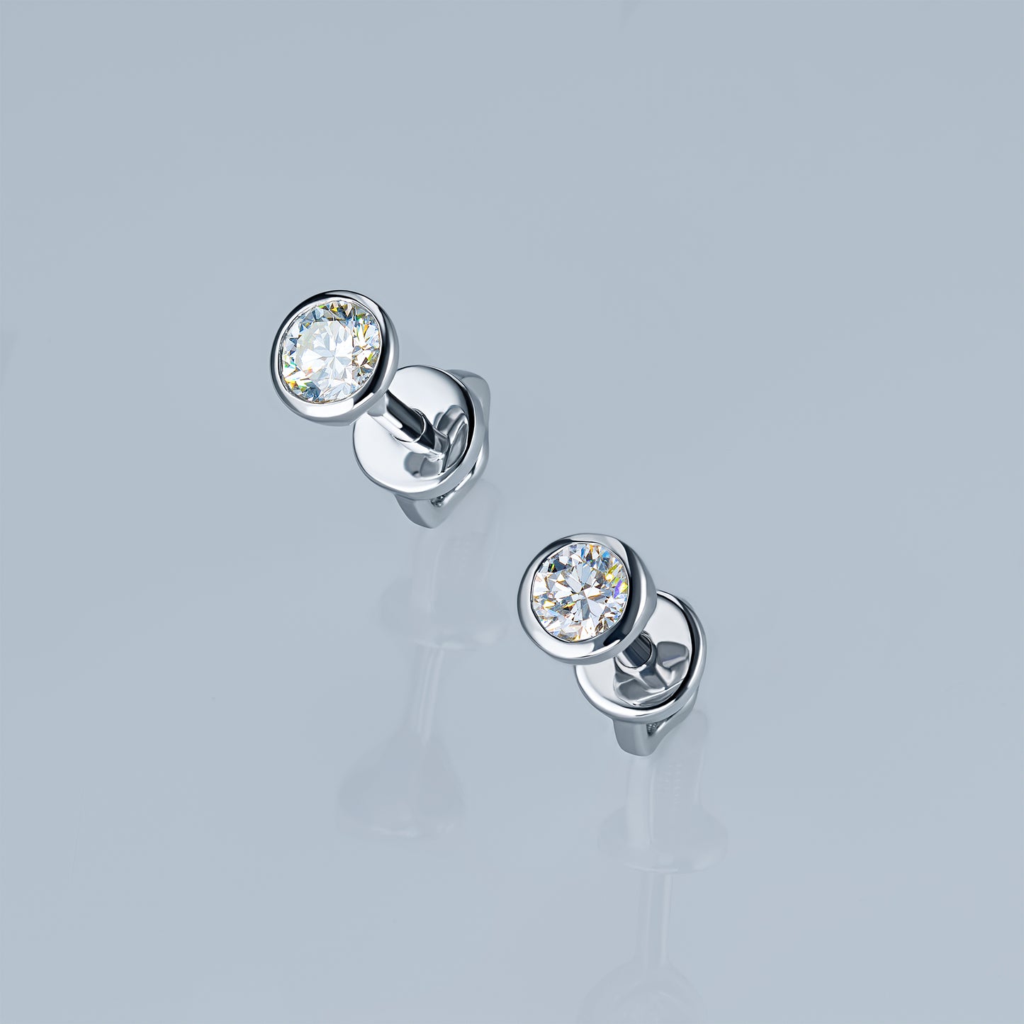 Sterling Silver Earring Studs with Emerald 0.690 CT.TW